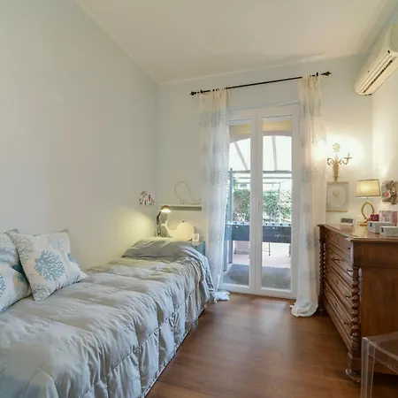 The Bay Garden Apartment- *